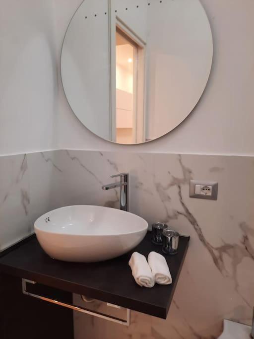 N&Ghomesweethome Raffaelloelegante Appartamento Ideale Casa Vacanze Affari Milano Exteriör bild